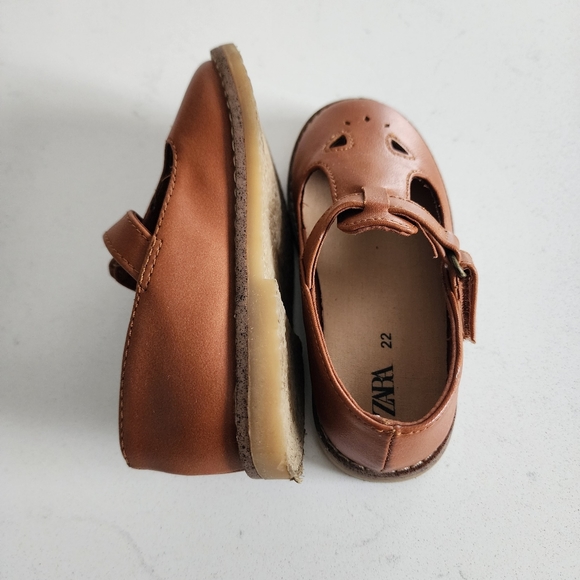 Zara Mary Jane Toddler shoes size 6.5 US, 22 UK - Picture 2 of 2